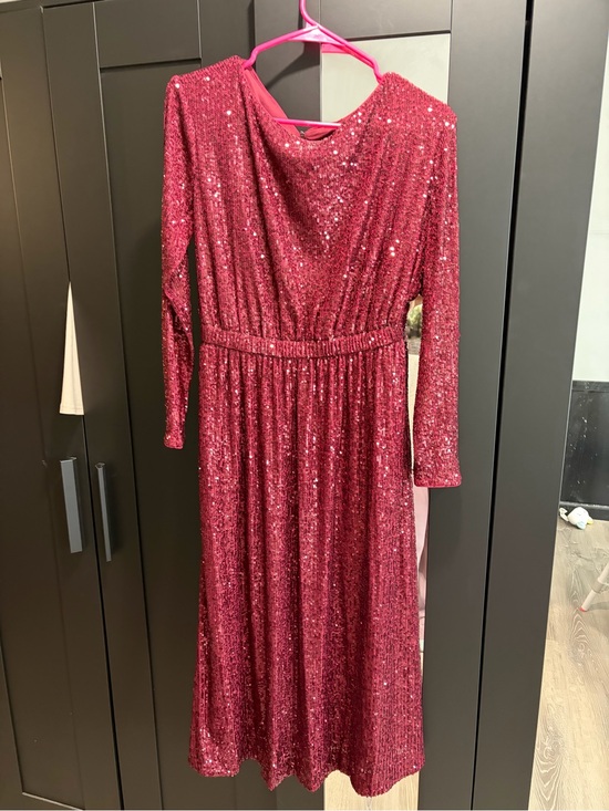 Maggy London Dresses & Skirts - Women's Sequin Long Sleeve Midi Dress in red